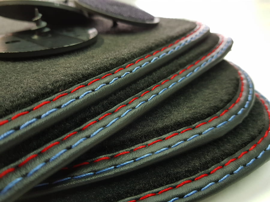 BMW E81 E82 czerw-nieb .jpg