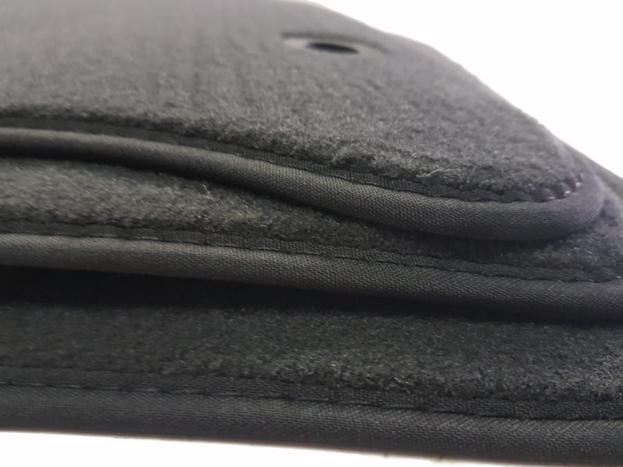 Dywaniki welurowe do Edge